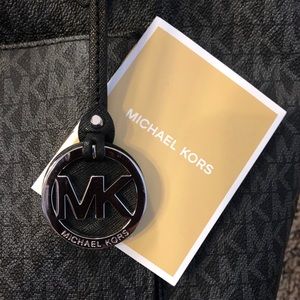 Micheal Kors Jet Set Medium Top-Zip Purse 🖤